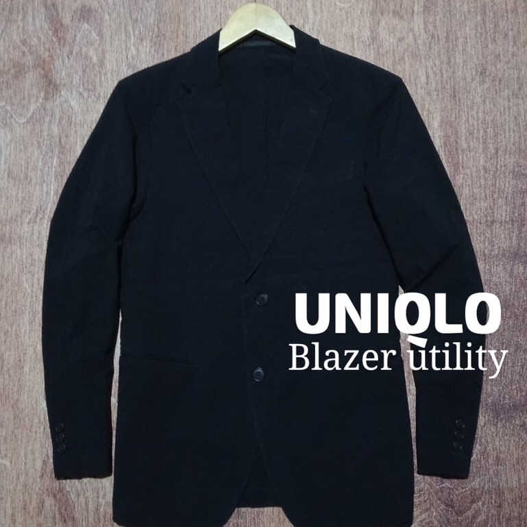 Blazer UNIQLO utility keren bahan jatoh adem warna pekat second preloved