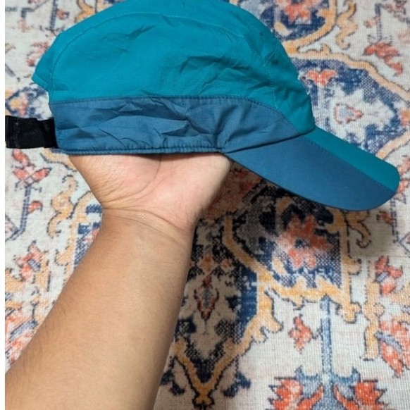 Topi berghaus biru