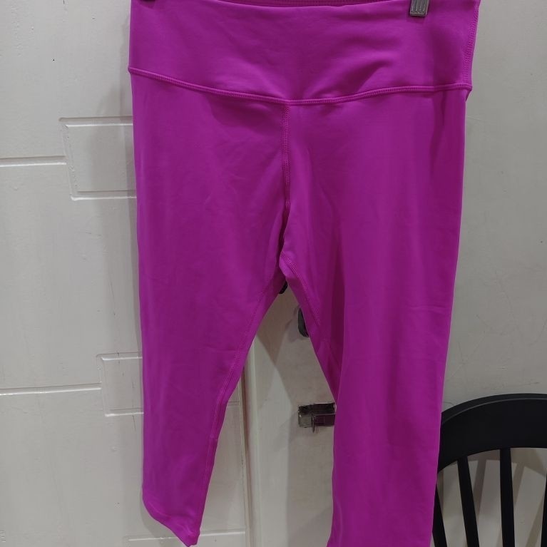 Lululemon crop legging pink