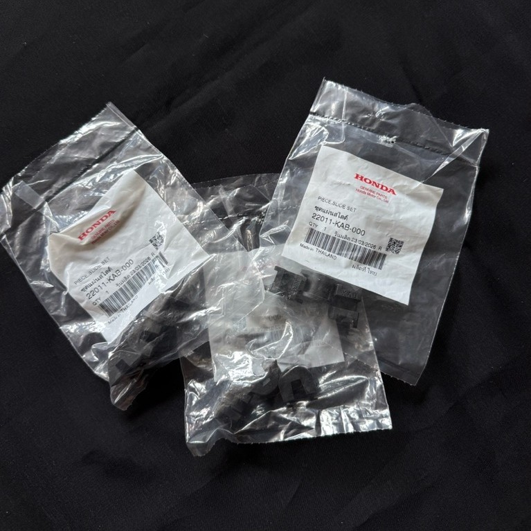 22011-KAB-000 piece slide forza 250 original honda thailand plastik tutup rumah roller original hond