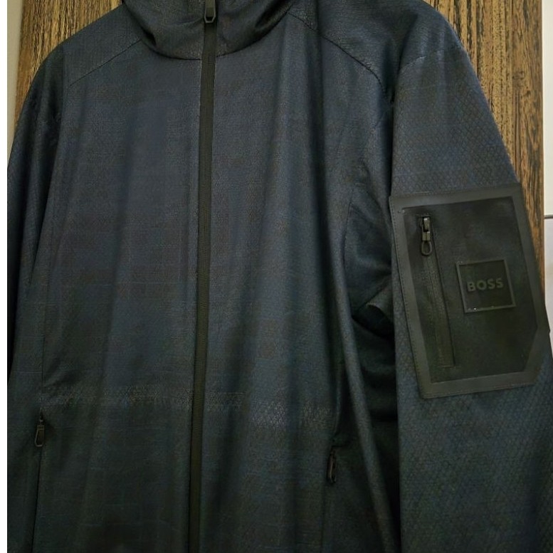 JAKET BOSS