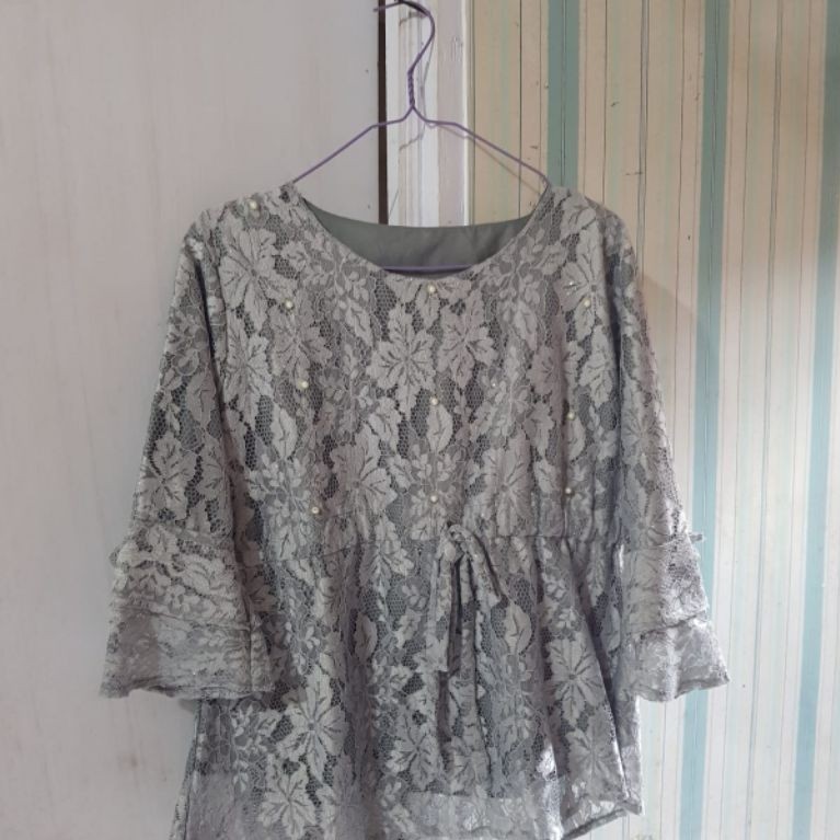 Preloved blouse brukat