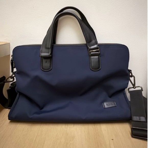 Tumi Harison Tas Kerja Tas Laptop Unisex Pria Wanita Preloved