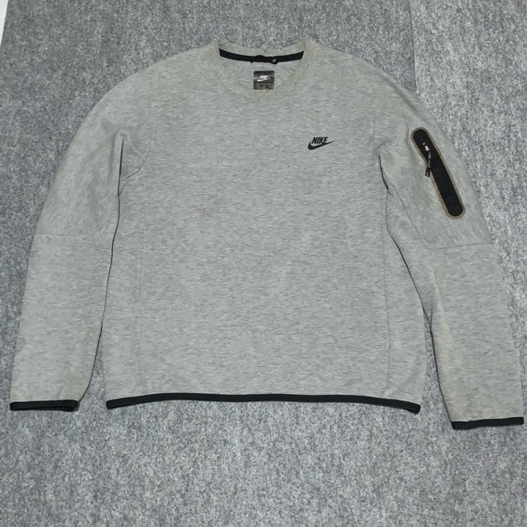 crewneck nike tech fleece