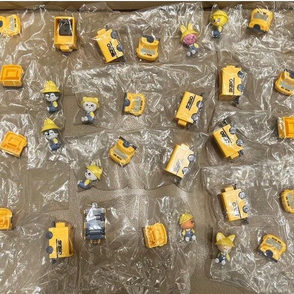 SKZOO School Bus Figure Gashapon