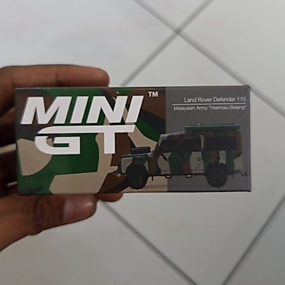 Mini GT Land Rover Defender Malaysian Army "Harimau Belang" unshield
