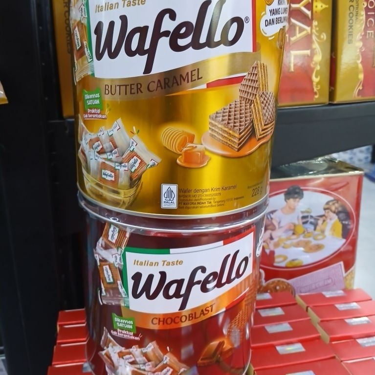 Roma bisc kelapa dan wafello wafer kaleng