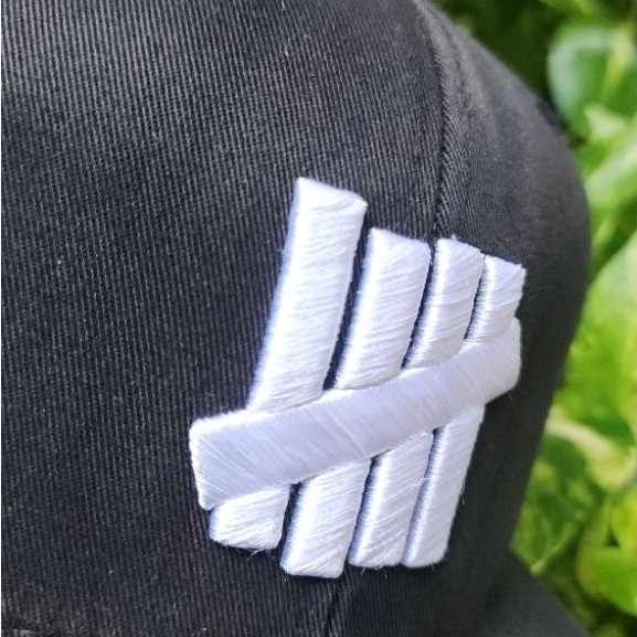 topi Undefeated - official (Yupoong) - Snapback