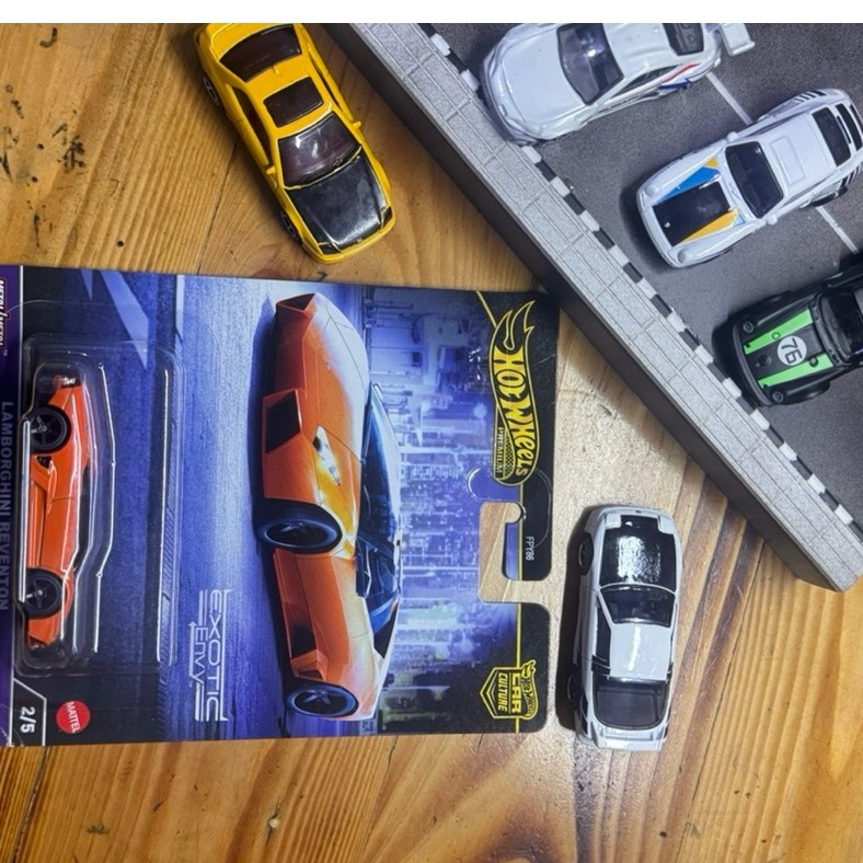 Hotwheels Premium Lamborghini Reventon Roadster