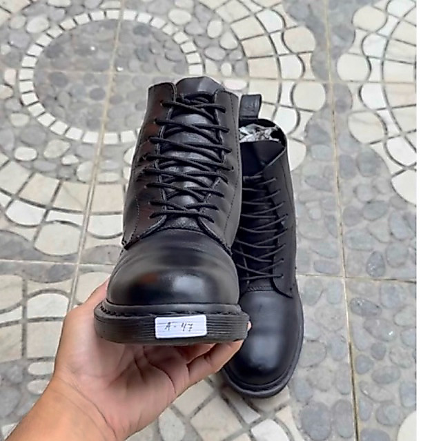 sepatu dokmart