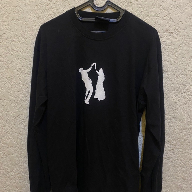 HINDIA MENARI DENGAN BAYANGAN LONGSLEEVE BLACK 2026