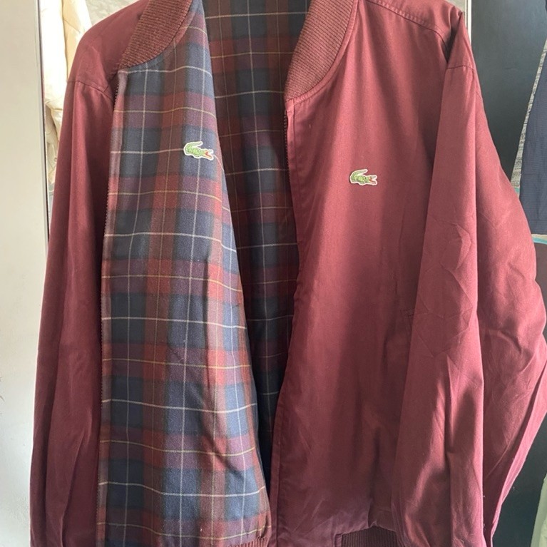 JAKET BOMBER LACOSTE REVERSIBLE MAROON