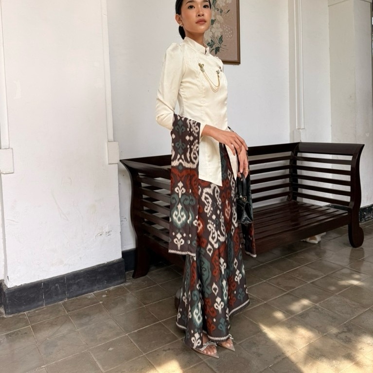(Akita- Batik doby AJENG couple Series) Kemeja Batik Pria Lengan Panjang, Rok Span Wanita Belahan Te