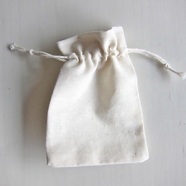 Pouch serut blacu tebal polos Tas Serut Tebal Tas Serut Kosmetik Souvenir Pernikahan/Alat Kosmetik |