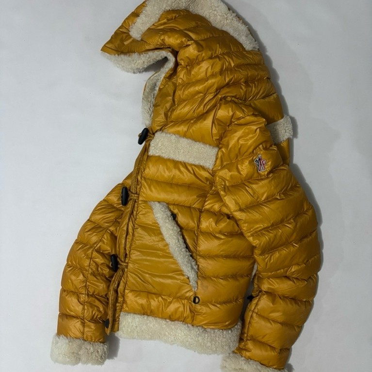 moncler alvernia hooded puffer jacket