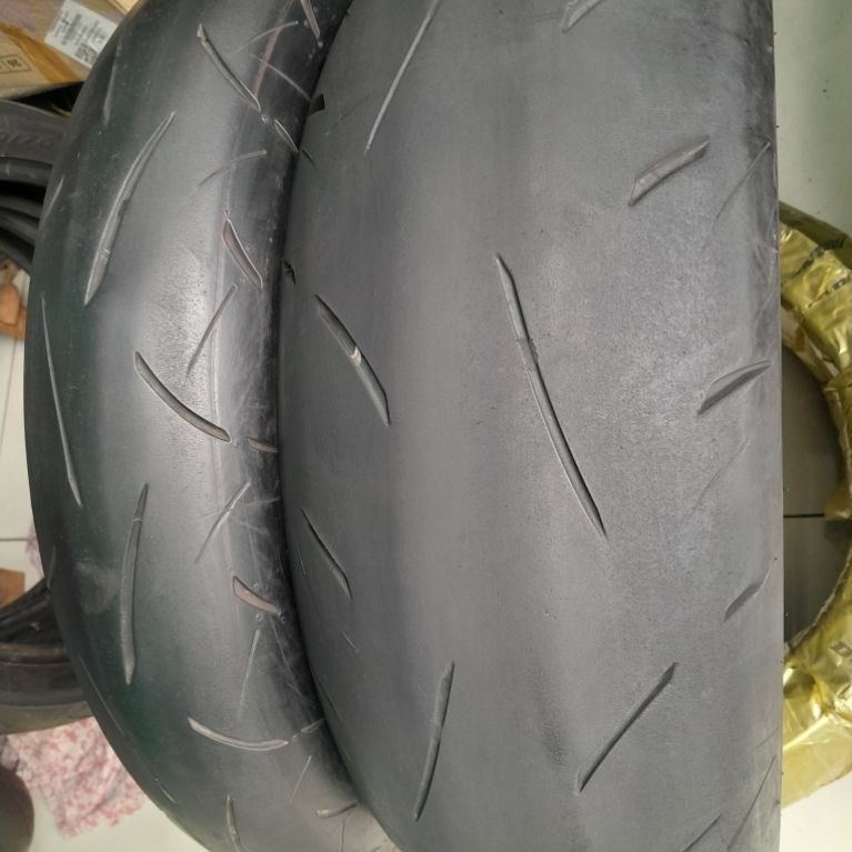 Dunlop roadsport...120/70+190/50-17