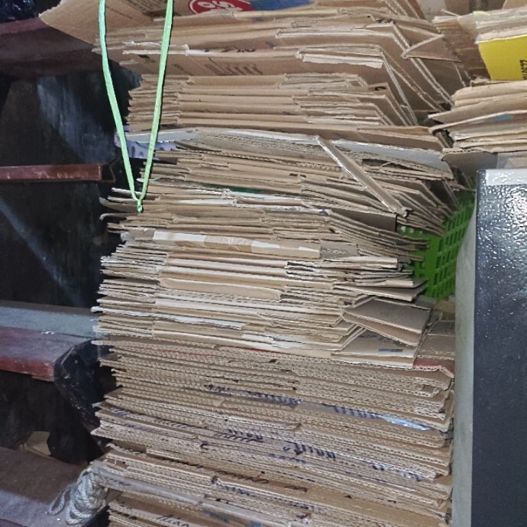 kardus bekas es krim aice