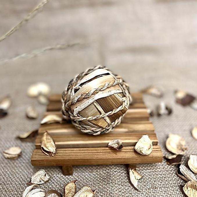 Skinny Fat Factory Mainan Kelinci Banana Leaf Ball Braid