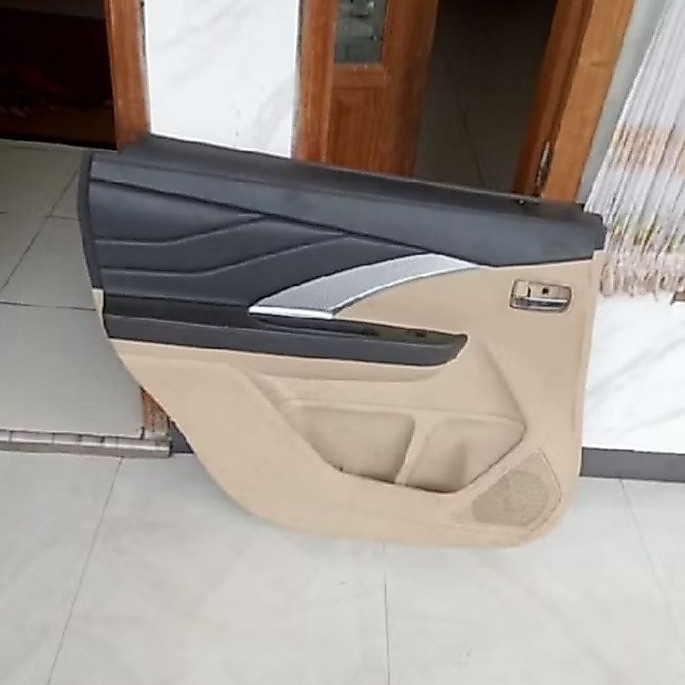 Panel Doortrim Pintu Tengah Xpander Cream