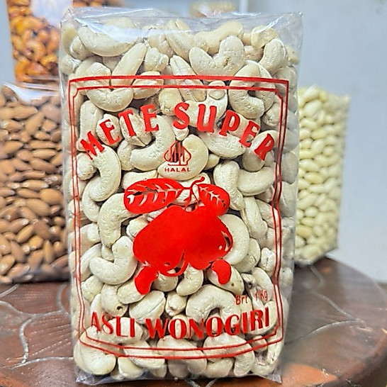 KACANG METE MENTAH KERING KACANG MEDE MENTAH Kacang Mede Mentah Asli Wonogiri