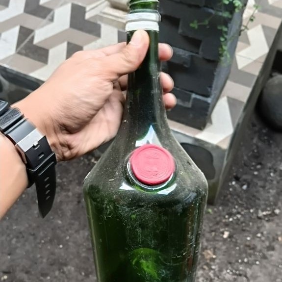 botol bekas antik