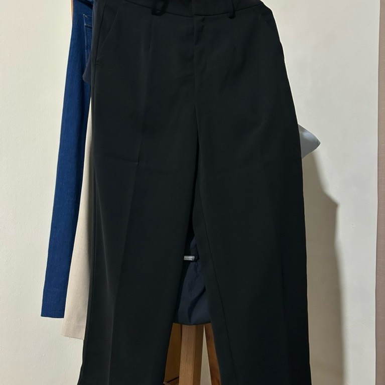 Preloved celana hitam love bonito