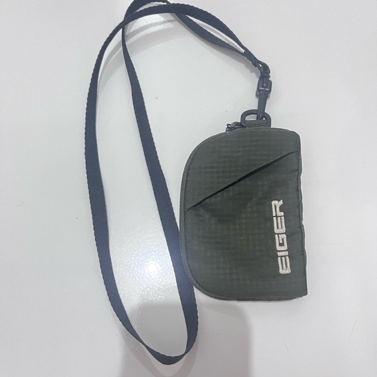 dompet kartu eiger