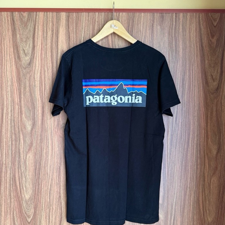 Baju Kaos Patagonia Hitam Second