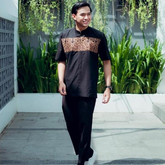 Bastoh Baju Koko Pria Bordir Izmir Hitam