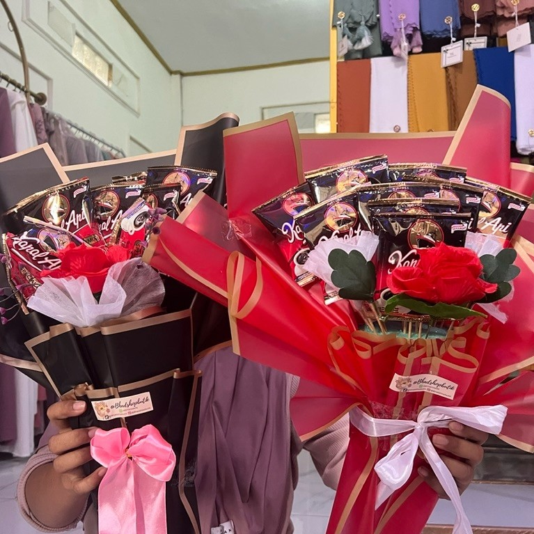 Buket rikwes Besar koleksi Bhadshopbutik Buket uang makanan bunga dll