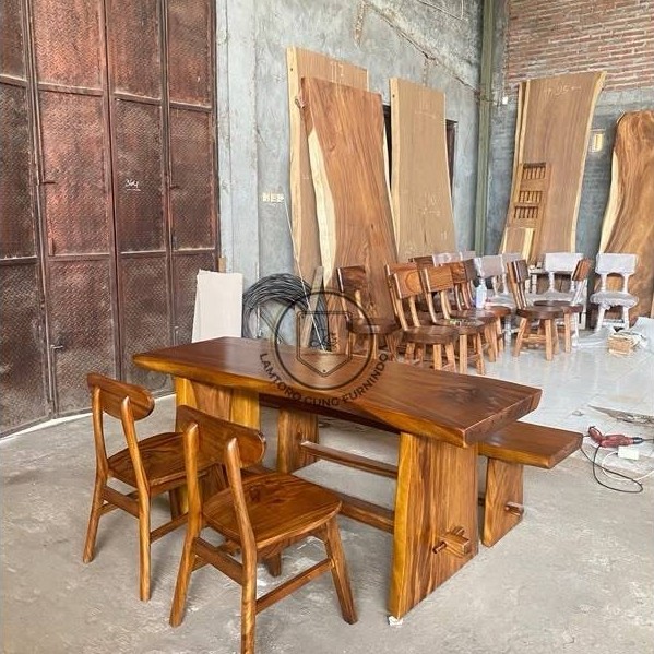 Set Meja Makan Trembesi dengan Satu Bangku Panjang dan Dua Kursi Ropan (180)
