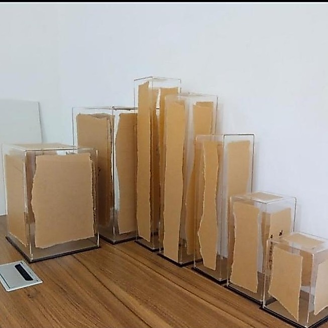box akrilik pajangan miniatur