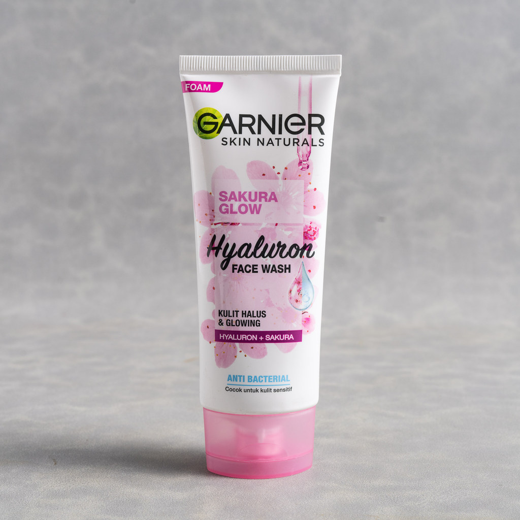 Garnier Garnier Face Wash Sakura Glow Ceramide 100 ml 100 ml