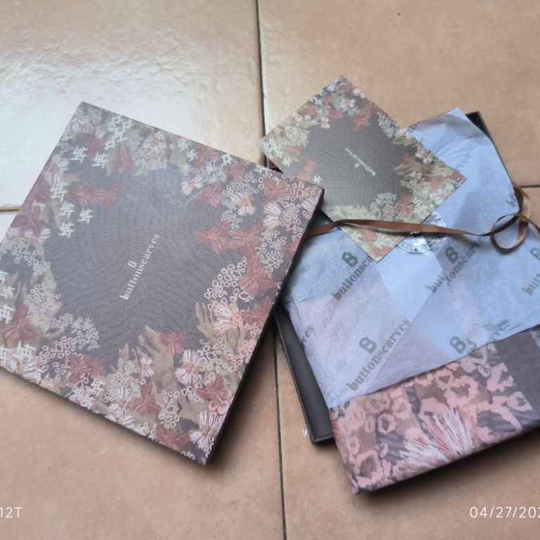 Preloved Buttonscarves voal Les Amities Reborn Taupe