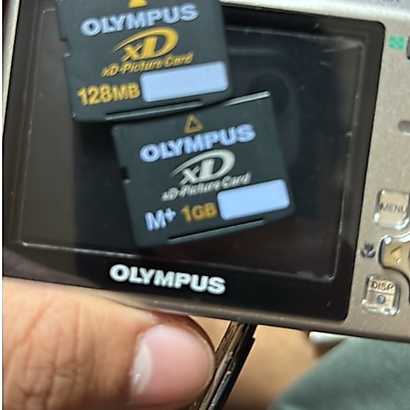 Olympus Stylus 710 + 2 Olympus SD Card