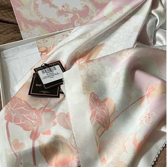 Preloved Buttonscarves Arabian Night Satin-Pearl