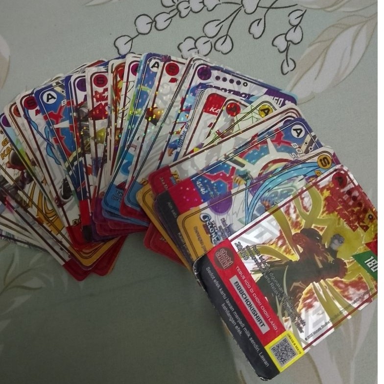 Kartu Kwartet Campuran Karakter Kartun hologram