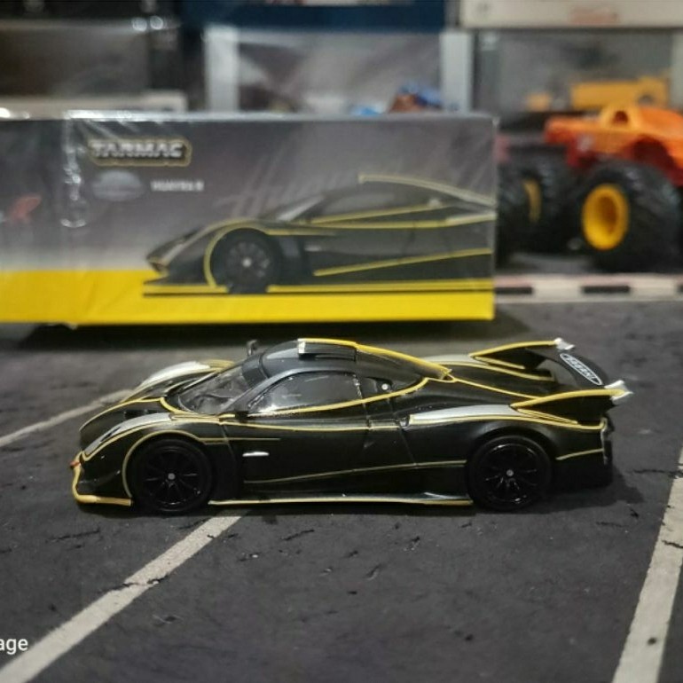 Diecast Tarmac Pagani Huayra R Matt Black Silver