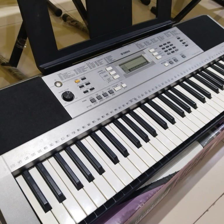 Keyboard Yamaha PSR E353