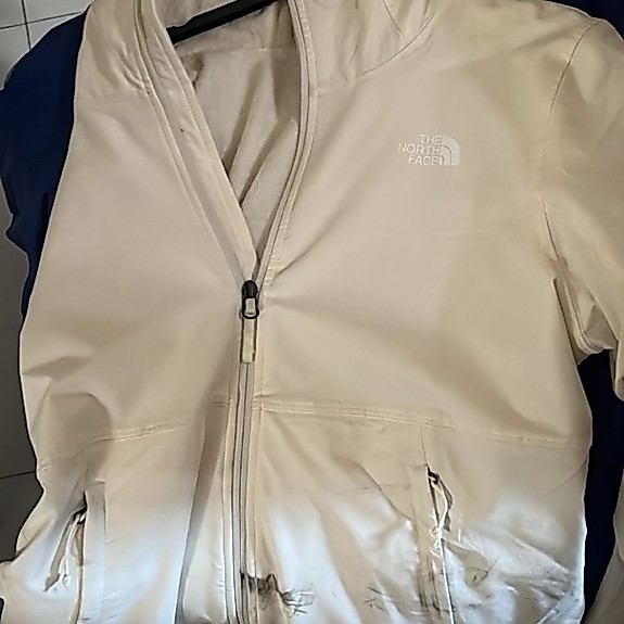 JAKET TNF PUTIH  GUNUNG PRELOVED