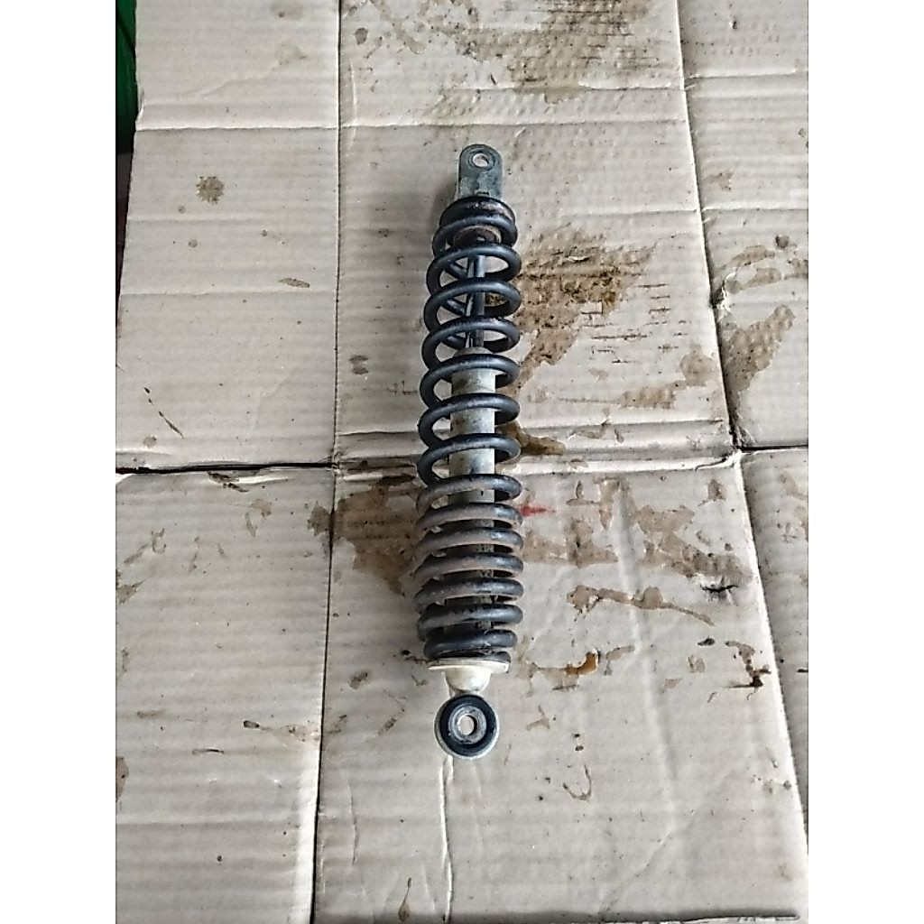 shock belakang Yamaha Lexi
