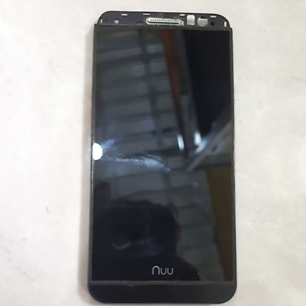 LCD Nuu Mobile