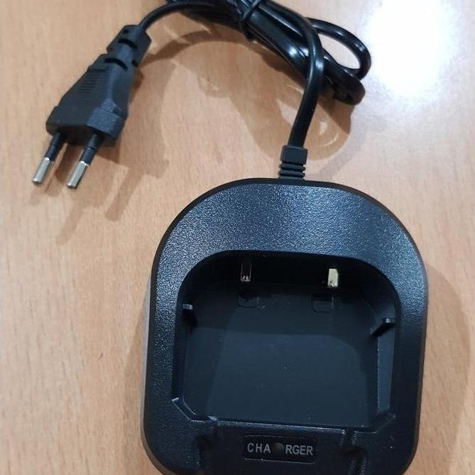 TERLARIS CHARGER HT HARVE HV 88 PRO BAOFENG UV82 POFUNG UV82 HARVE HV88