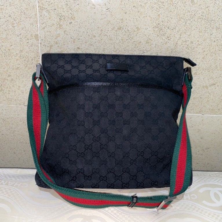 tas sling bag selempang pria cowo brand Gucci signature canvas tebal hitam black