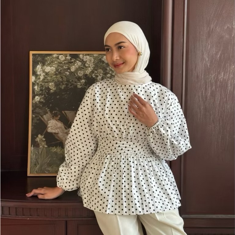 blouse polkadot putih brand mismis