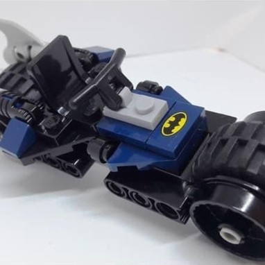 Lego Batpod + Batman minifigures - partout set 6857