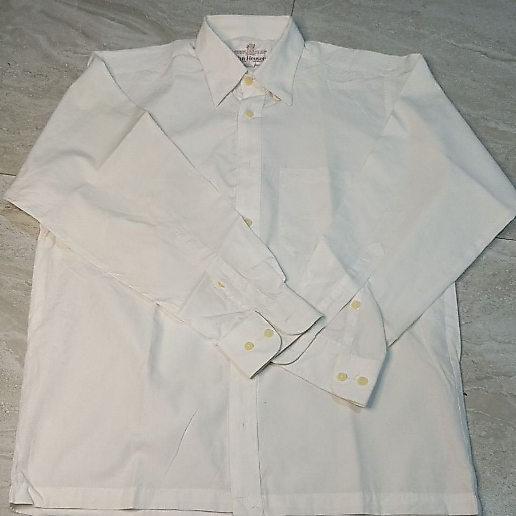 Kemeja putih Van heusen