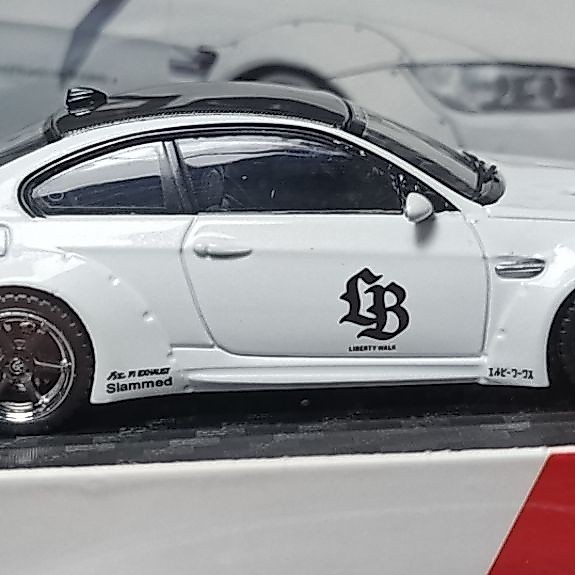 Fine Model 64 BMW M3 E92 LB Customized Pearl White