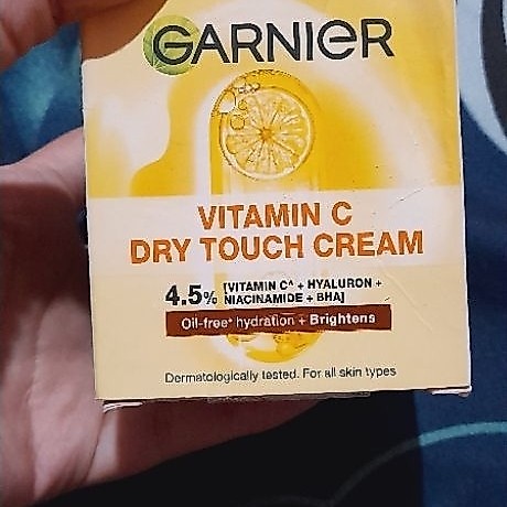 plv garnier dry cream mochi bb vitamin c