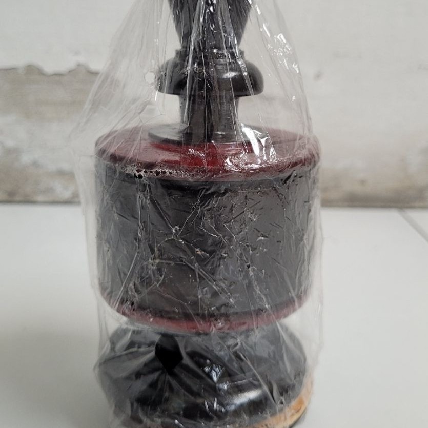 Pion mahkota sangkar bahan kayu cat hitam